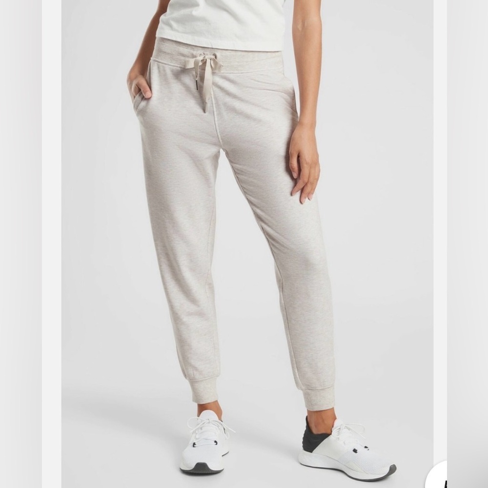 Athleta Balance Jogger beige‎ color size S